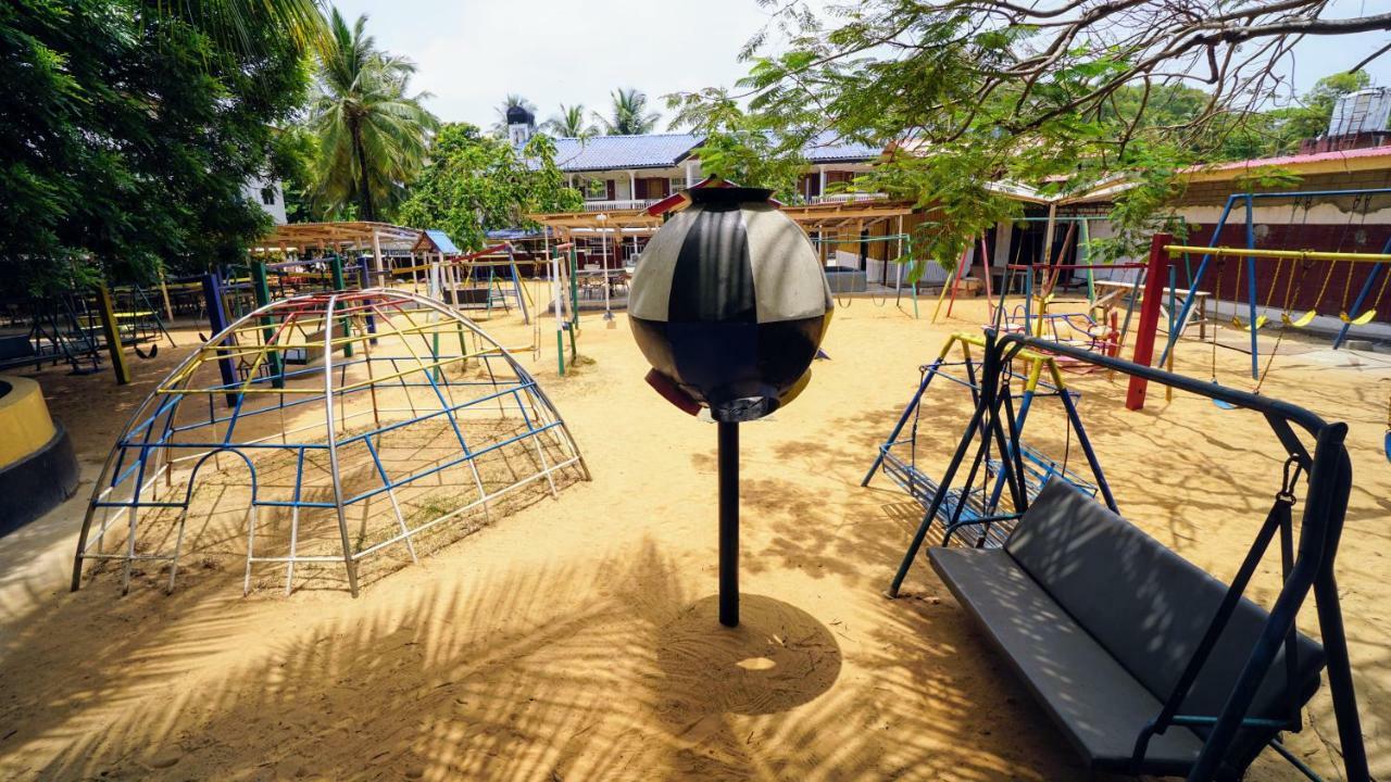 The Family Kingdom Resort ฟรีทาวน์ ภายนอก รูปภาพ